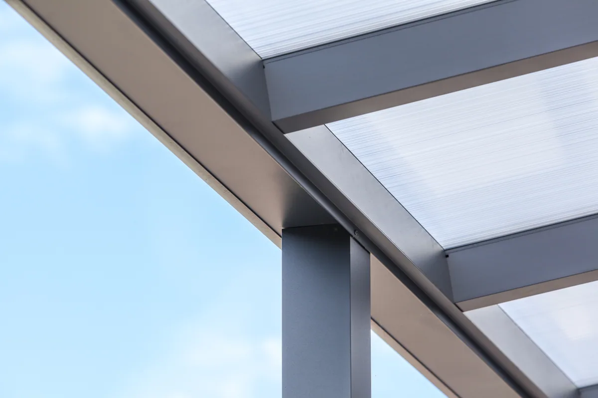 Close detail of the Bosco polycarbonate roof and aluminium beam