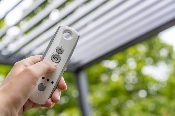 Pinela Aluminium Pergola Motorised Louvred Pergola - Image 2